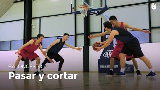 Cómo pasar y cortar  Baloncesto [upl. by Sarilda552]