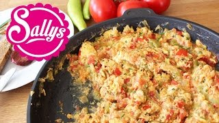 Menemen  türkisches Rührei  Eierspeise  vegetarisch  Sallys Welt [upl. by Sairahcaz]