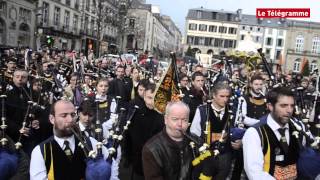 Quimper Lhommage des sonneurs à Erwan Ropars [upl. by Anez]