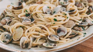 Spaghetti alle vongole cremosi La vera ricetta tradizionale [upl. by Stockton]