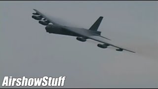 B52 Stratofortess High Speed Flyby With Vapor [upl. by Oba]