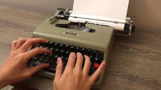 1950 Olivetti Lettera 22 Typewriter [upl. by Odlo]