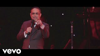 Gilberto Santa Rosa  Mentira En Vivo [upl. by Karisa]