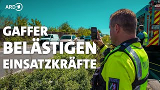 Gaffer und Angriffe auf Helfer gefährden Rettungsarbeiten [upl. by Flint477]