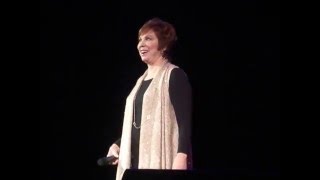 Vicki Lawrence sings the quotMamas Familyquot Theme Song [upl. by Haff518]