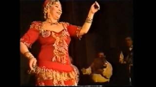 EGYPTIAN BELLYDANCE SUHEIR ZAKI PART 2 MAWAL AND BALADY WITH SANGER SAMI 1991 [upl. by Flynn623]