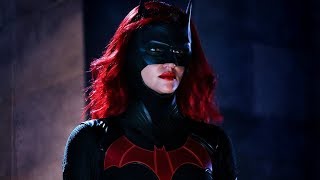 Batwoman 1x03 Kate gets a new Batwoman Suit [upl. by Ahsed344]