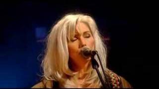 Emmylou Harris  How She Could Sing The Wildwood Flower [upl. by Airretal805]