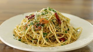 Spaghetti Aglio e Olio Recipe [upl. by Mialliw]