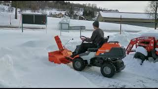 Schneefräsen mit Husqvarna Rider 422 [upl. by Aitnahs]