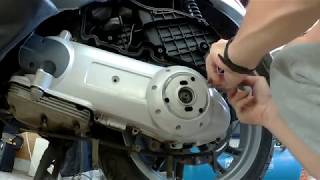 Tutorial Tagliando piaggio beverly 250 ie [upl. by Nnaihs]