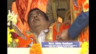 Union Minister Nitin Gadkari falls unconscious during national anthem in Maharashtra [upl. by Esilahc75]