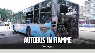 Roma scoppia incendio su autobus Atac a piazza Pio XI nessun ferito mezzo distrutto [upl. by Peoples]