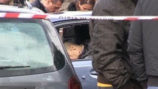 Napoli  Agguato a Secondigliano ucciso affiliato al clan Licciardi 290114 [upl. by Fillbert]