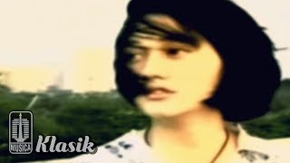 Nike Ardilla  Tinggallah Kusendiri Official Karaoke Video [upl. by Fellner]