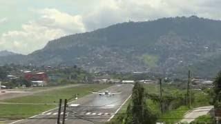 Landings and take off from Tegucigalpa Toncontin HONDURAS [upl. by Notxam]