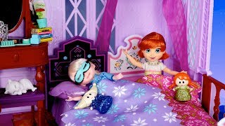 Barbie Frozen Family Evening Routine With Elsa amp Anna Toddlers  Playdate [upl. by Ellinnet]