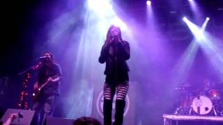 Seether quotBrokenquot featuring Lzzy Hale  98Rock Fest 4211 [upl. by Annoj]