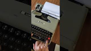 Olivetti Lettera 22 Typewriter [upl. by Rollecnahc133]